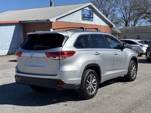 Used 2018 Toyota Highlander XLE image 7