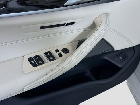 Used 2023 BMW 540i w/ Premium Package RWD image 21
