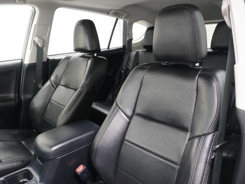Used 2018 Toyota RAV4 XLE w/ Plus Extra Value Package FWD image 11