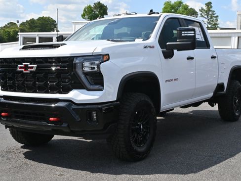 New 2026 Chevrolet Silverado 2500 ZR2 AWD/4WD image 5
