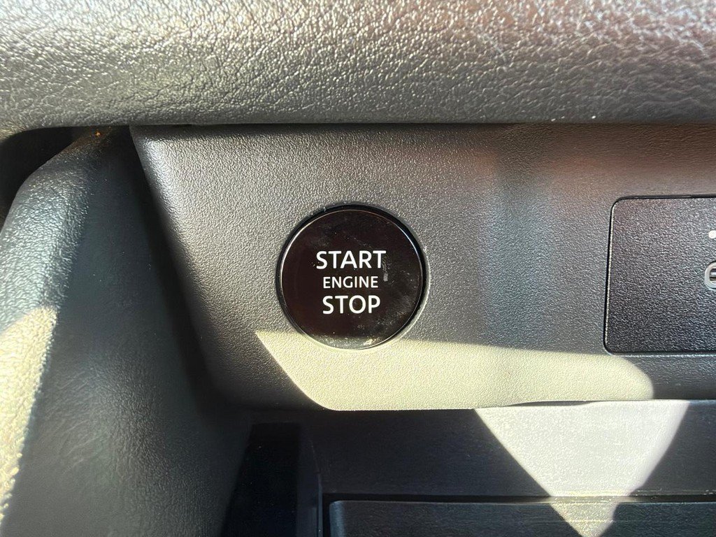 Used 2024 Nissan Rogue S FWD image 32