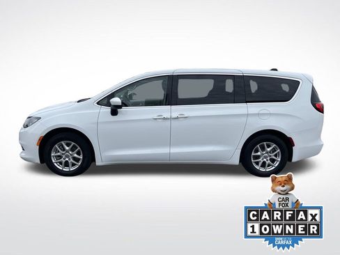 Used 2023 Chrysler Voyager LX image 6