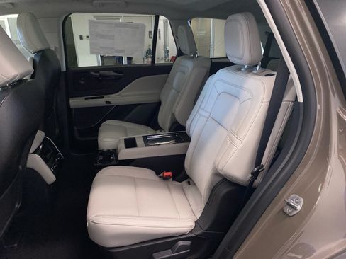 New 2026 Lincoln Aviator Reserve AWD/4WD image 9