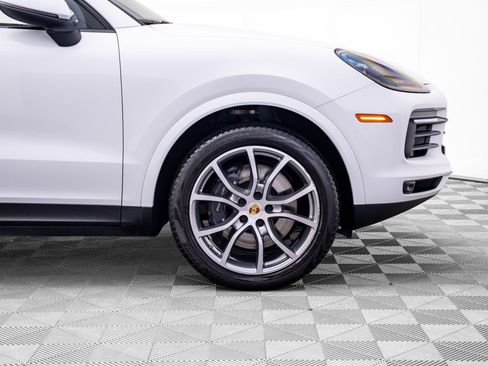 Used 2023 Porsche Cayenne AWD/4WD image 35