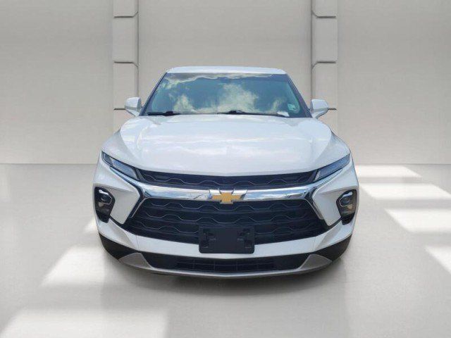Used 2024 Chevrolet Blazer LT FWD image 2