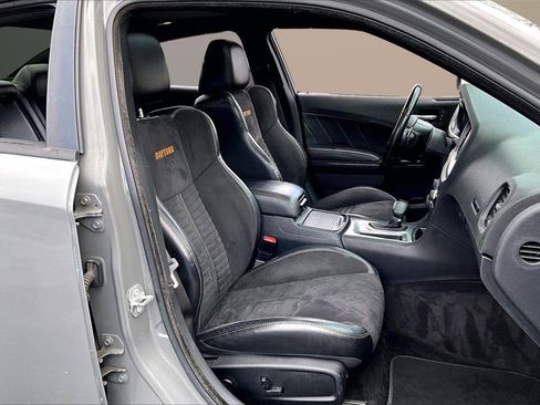 Used 2017 Dodge Charger R/T image 25