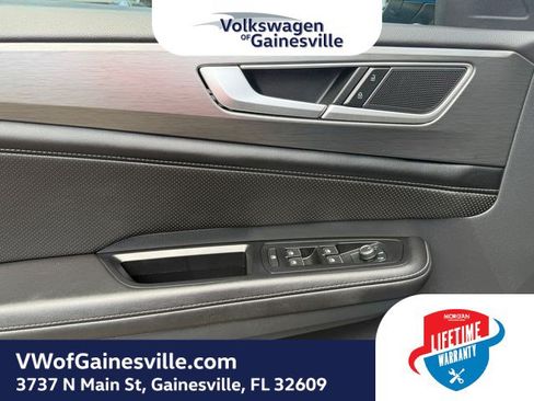 Certified 2024 Volkswagen Atlas Cross Sport SE FWD image 16