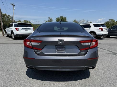 Used 2018 Honda Accord Touring image 5