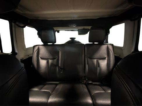 Used 2017 Jeep Wrangler Unlimited Sahara w/ Max Tow Package AWD/4WD image 37