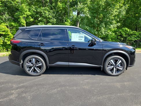 New 2025 Nissan Rogue SL w/ Tech Package image 2
