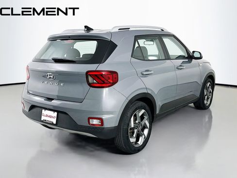 Used 2022 Hyundai Venue SEL w/ Cargo Package FWD image 7