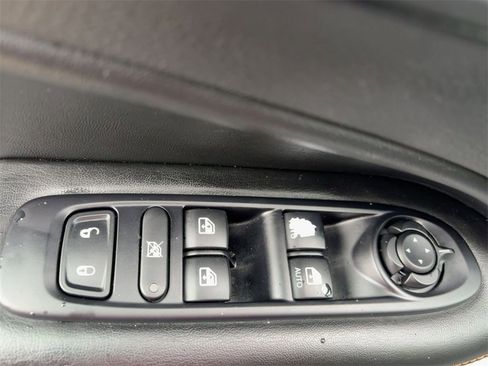 Used 2019 Jeep Compass Limited image 21