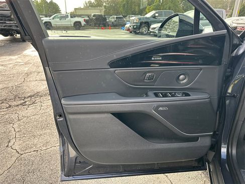 Used 2024 Lincoln Nautilus Reserve w/ Equipment Group 202A image 11