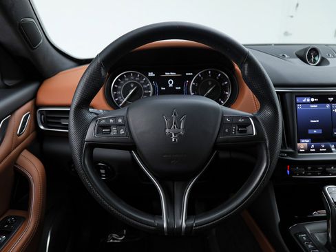 Certified 2023 Maserati Levante GT AWD/4WD image 17