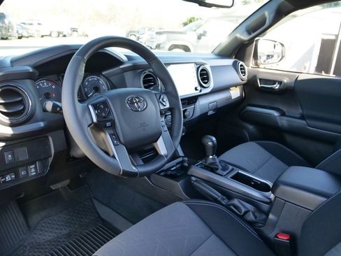 Used 2023 Toyota Tacoma TRD Off-Road image 2