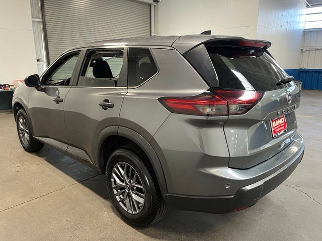 Used 2024 Nissan Rogue S AWD/4WD image 5
