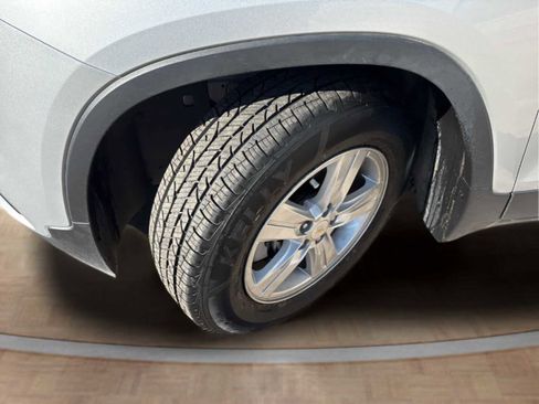 Used 2022 Chevrolet Trax LS w/ Tint and Cruise Package image 32