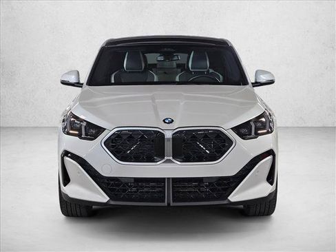 Used 2025 BMW X2 xDrive28i AWD/4WD image 2