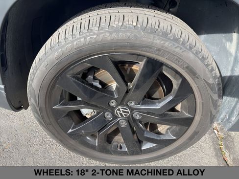 Used 2022 Volkswagen Taos SE w/ Panoramic Sunroof Package image 8