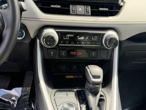 Certified 2022 Toyota RAV4 XLE Premium AWD/4WD image 17