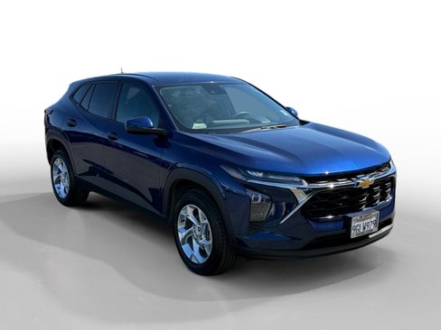 Used 2024 Chevrolet Trax LS w/ LS Convenience Package FWD image 7
