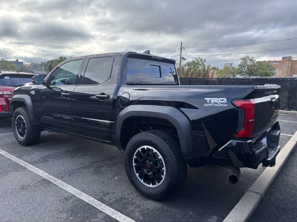 Used 2026 Toyota Tacoma TRD Off-Road w/ TRD Off Road Upgrade Package AWD/4WD image 3