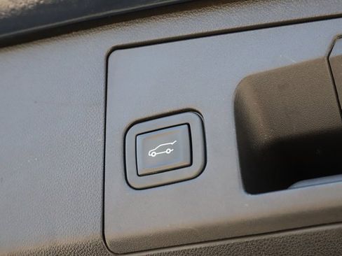 Used 2022 Cadillac XT4 Premium Luxury w/ Safety Alert Package image 10