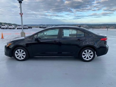 Used 2024 Toyota Corolla LE FWD image 5