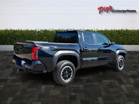 Used 2024 Toyota Tacoma TRD Off-Road image 9