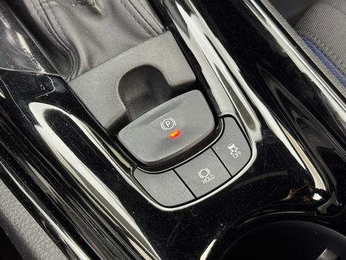 Used 2020 Toyota C-HR XLE image 28