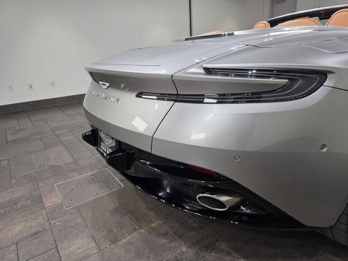 Used 2025 Aston Martin DB12 Convertible image 8