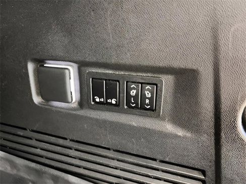 Used 2022 Chevrolet Tahoe LT w/ LT Signature Package image 8