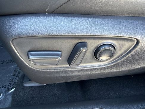 Certified 2024 Toyota Venza XLE image 26