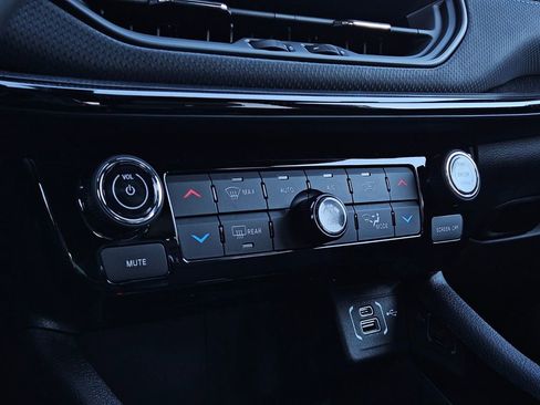 New 2026 Jeep Compass Limited image 18