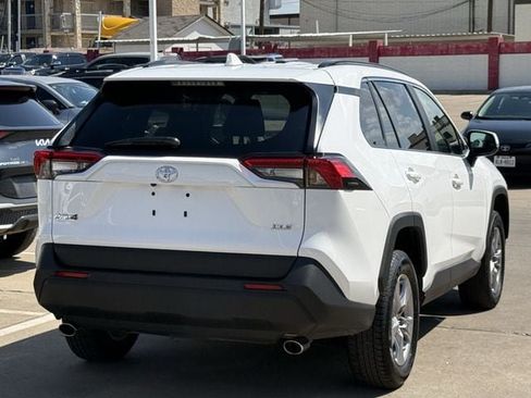 Used 2025 Toyota RAV4 XLE FWD image 4