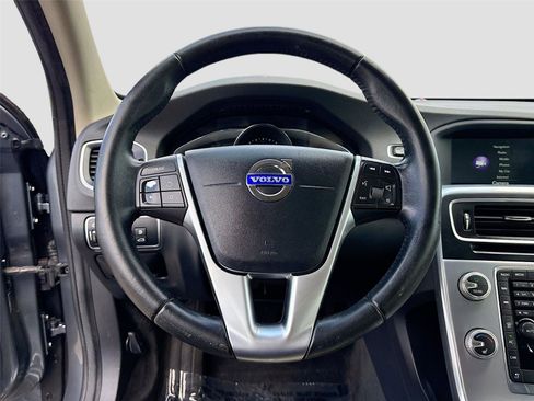 Used 2017 Volvo V60 T5 Premier w/ Convenience Package FWD image 11