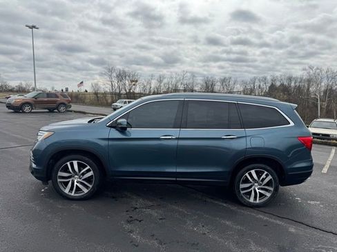 Used 2017 Honda Pilot Touring image 6