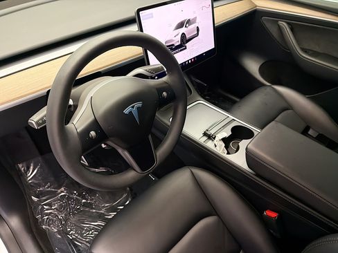 Used 2024 Tesla Model Y Performance AWD/4WD image 7