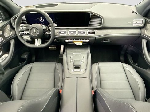 New 2026 Mercedes-Benz GLS 580 4MATIC image 14
