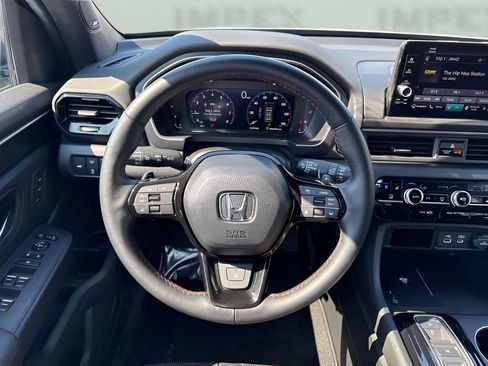 Used 2025 Honda Pilot Black Edition image 16
