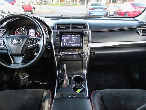 Used 2015 Toyota Camry XSE image 11