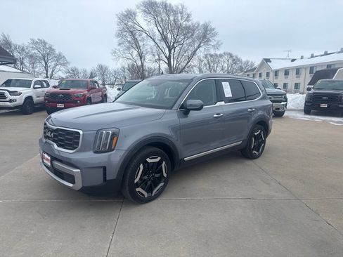 Used 2023 Kia Telluride S image 1