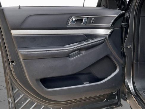 Used 2016 Ford Explorer XLT w/ Equipment Group 202A AWD/4WD image 21