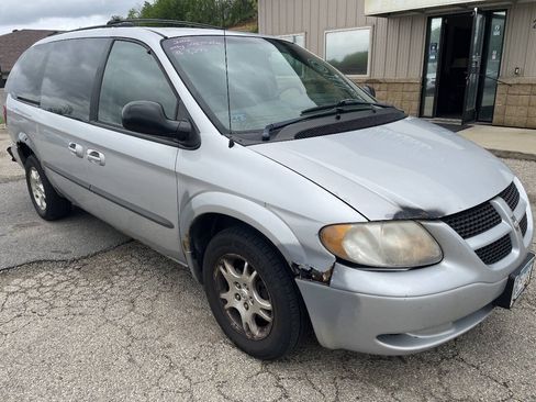 Used 2002 Dodge Grand Caravan Sport FWD image 2