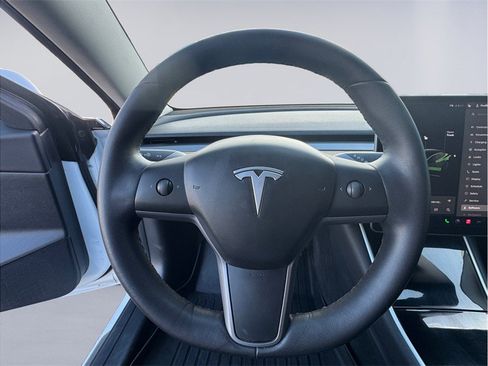 Used 2020 Tesla Model 3 Standard Range Plus image 11