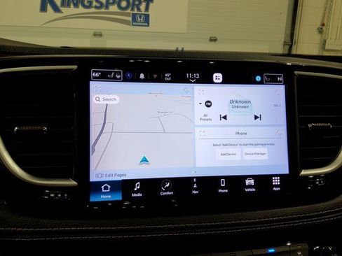 Used 2023 Chrysler Pacifica Limited image 35