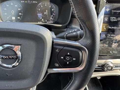 Used 2021 Volvo XC40 T5 R-Design w/ Advanced Package image 12