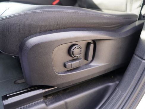 Used 2025 Land Rover Defender 110 S image 19