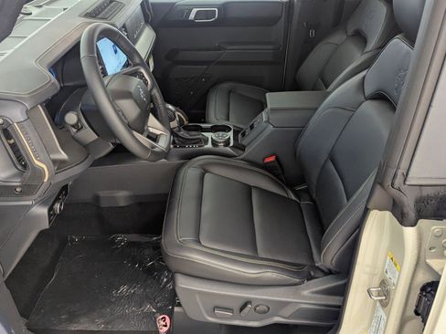 New 2025 Ford Bronco Badlands image 4