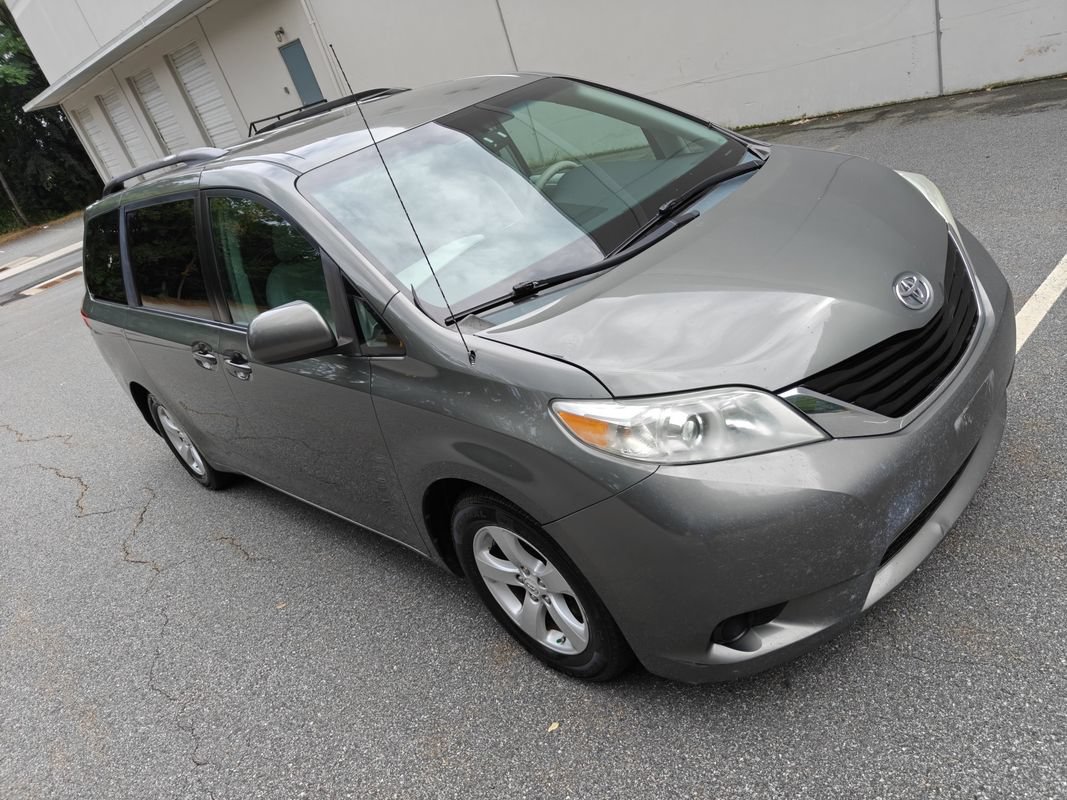 Used 2011 Toyota Sienna LE FWD image 37
